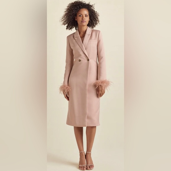 VENUS Jackets & Blazers - Feather Cuff Tuxedo Coat
Elegant Pink Peach Feather-Trimmed Coat